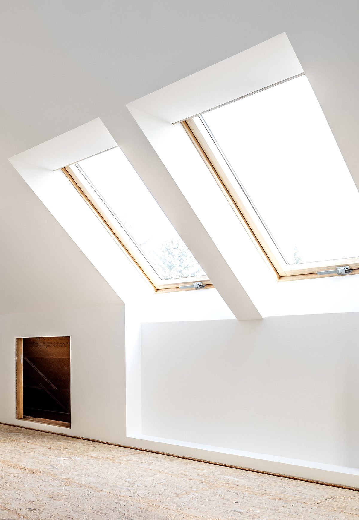 02-inside-Attic-Insulation-&-Wall-Installation-Service